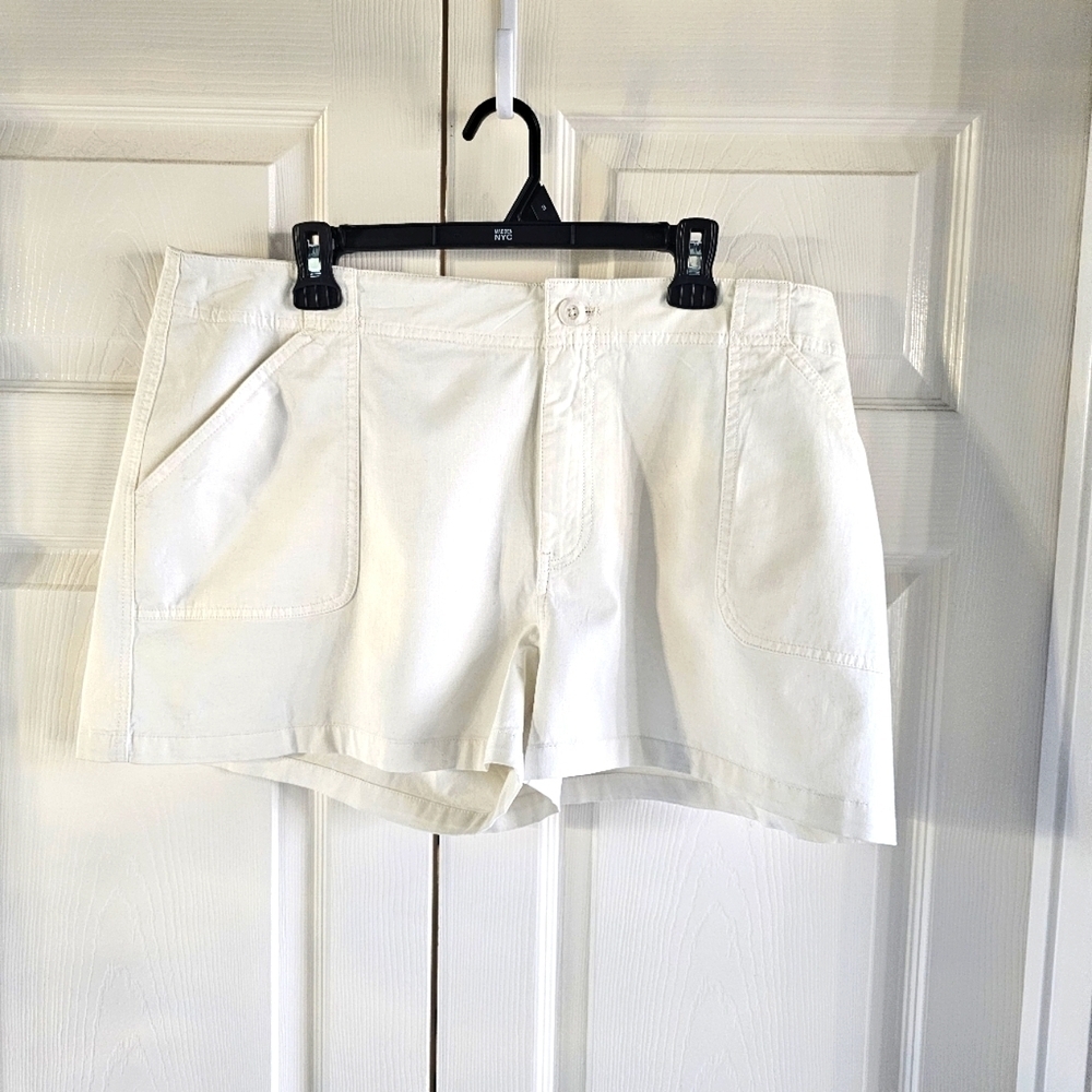 NWT Women's BP. Cotton Utility Shorts Pockets Zip/Button Closure Size 16 Ivory - Picture 2 of 13